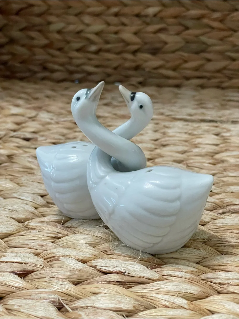 Vintage Norcrest White Ceramic Salt and‎ Pepper Swans Made in Korea 3”